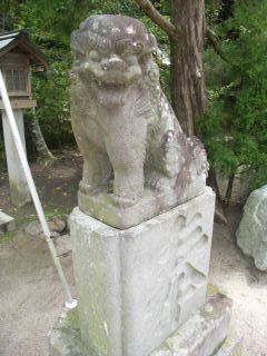 Komainu (right)